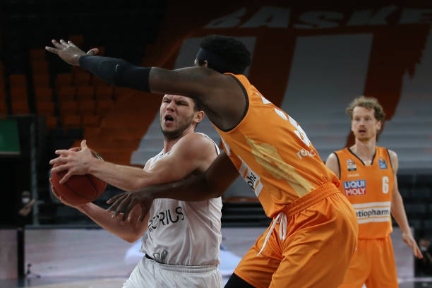 崭露头角 崭露头角