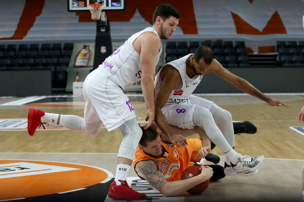 在首轮面对 在首轮面对